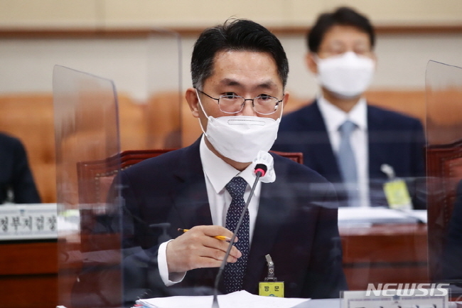 이정수 서울중앙지검장을 비롯한 중앙지검 간부들이 '의장 중재안'에 대해 반대 의사를 밝혔다.