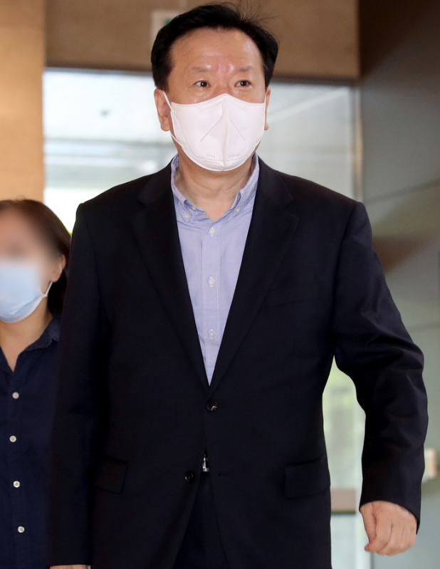 정호영 보건복지부 장관 후보자가 지난 26일 오전 서울 서대문구 국민연금 서울북부지역본부에 마련된 인사청문회 준비 사무실로 출근하고 있다.(사진=뉴시스 제공)