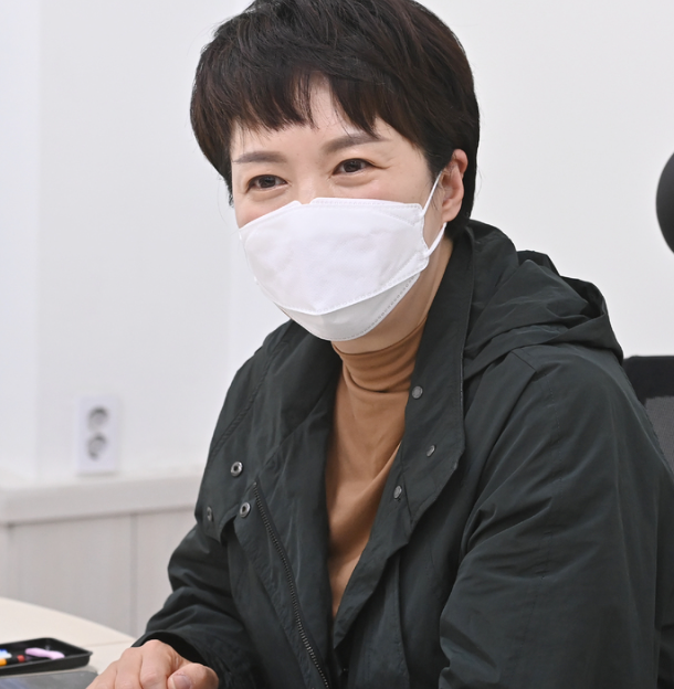 김은혜 국민의힘 경기도지사 후보가 26일 오전 경기도 수원시 팔달구 정조인문예술재단에서 열린 수원 군공항 이전 관련 간담회에 참석해 발언하고 있다.(사진=뉴시스 제공)