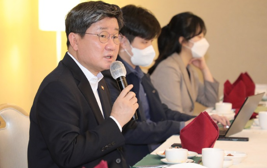 전해철 행정안전부 장관이 29일 서울 종로구 정부서울청사에서 열린 출입기자단 간담회에 참석해 발언하고 있다. (사진=행정안전부 제공)