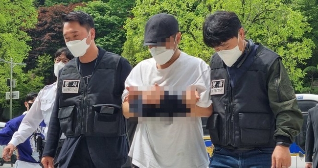 세 차례에 걸쳐 회삿돈 600억원대를 횡령한 혐의를 받는 우리은행 직원이 30일 오후 구속 전 피의자심문(영장실질심사)에 출석했다.