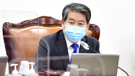 1일 서울 여의도 국회에서 열린 정보위원회의 사이버작전사령부에 대한 국정감사에서 김경협 위원장이 발언하고 있다.(사진=뉴시스 제공)