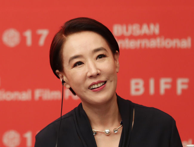 지난 2017년 부산영화제 집행위원장 시절의 강수연 씨. 사진=뉴시스 제공