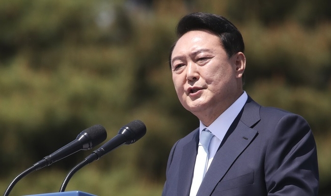 윤석열 대통령이 10일 서울 여의도 국회 앞마당에서 열린 취임식에서 취임사를 하고 있다. (사진=뉴시스 제공)