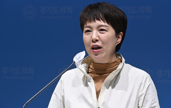 김은혜 국민의힘 경기도지사 후보가 11일 오전 경기도 수원시 경기도의회 브리핑룸에서 공약 발표 기자회견을 하고 있다.(사진=뉴시스 제공)