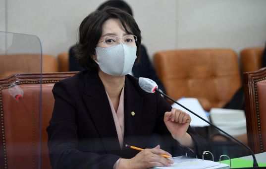 이영 중소벤처기업부 장관 후보자가 11일 서울 여의도 국회 산업통상자원중소벤처기업위원회 회의실에서 열린 인사청문회에서 답변을 하고 있다.(사진=뉴시스 제공)
