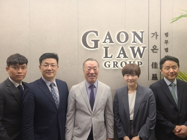 왼편부터 조병호변호사 겸 회계사. 배정식 본부장. 소순무변호사(성년후견협회장) 안지영변호사.김세현 회계사.(사진=가온 제공)