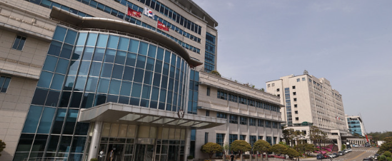 26일 오후 서울 용산구 국방부 청사에서 윤석열 대통령 당선인 취임 후 집무실 준비를 위한 공사가 진행중이다. 사진은 합동참모본부와 국방부 청사의 모습.(사진=뉴시스 제공)