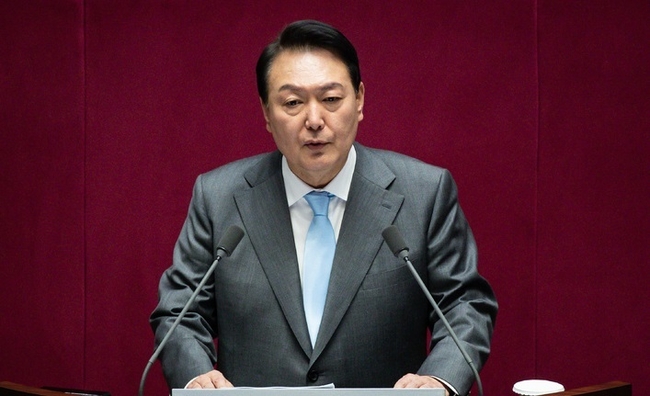 윤석열 대통령이 16일 오전 서울 여의도 국회 본회의장에서 추가경정예산안 시정연설을 하고 있다. (사진=뉴시스 제공)