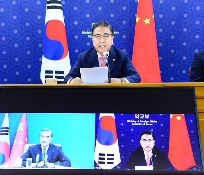 박진 외교부 장관은 16일 왕이(王毅) 중국 국무위원 겸 외교부장과 화상 토아화를 가졌다. (사진 = 외교부 제공) 