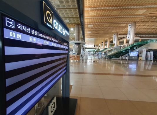 사진은 코로나19 확산으로 항공기의 운항이 중단된지 2년을 맞은 김포공항 국제선의 모습.(사진=뉴시스 제공)