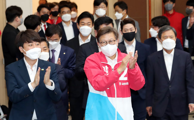 사진=뉴시스 제공(17일 국민의힘 부산선거대책위원회 출범식 모습)