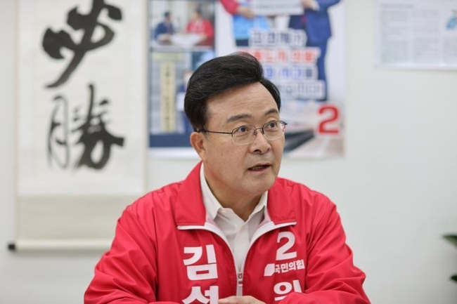 김성제 국민의힘 의왕시장 후보가 19일 의왕역에서 약 수백여 명이 운집한 가운데 6·1 지방선거 운동에 돌입했다.