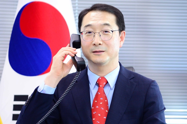 김건 외교부 한반도평화교섭본부장은 16일 성김 미국 대북특별대표와 상견례를 겸한 첫 통화를 가졌다. (사진 = 외교부 제공)