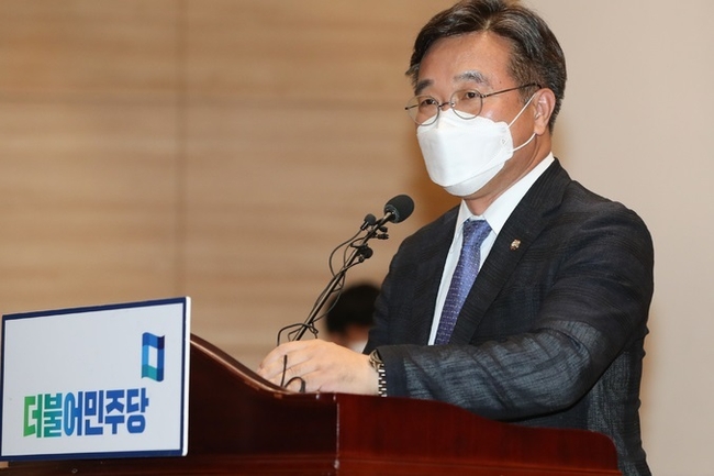 윤호중 더불어민주당 비상대책위원장이 20일 서울 여의도 국회 의원회관에서 열린 의원총회에서 모두발언을 하고 있다. (사진=뉴시스 제공)
