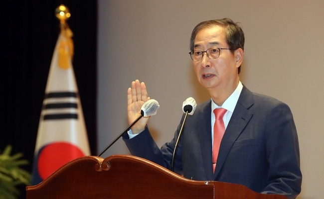 한덕수 국무총리가 23일 세종시 정부세종청사에서 열린 취임식에서 취임선서를 하고 있다. (사진=뉴시스 제공)