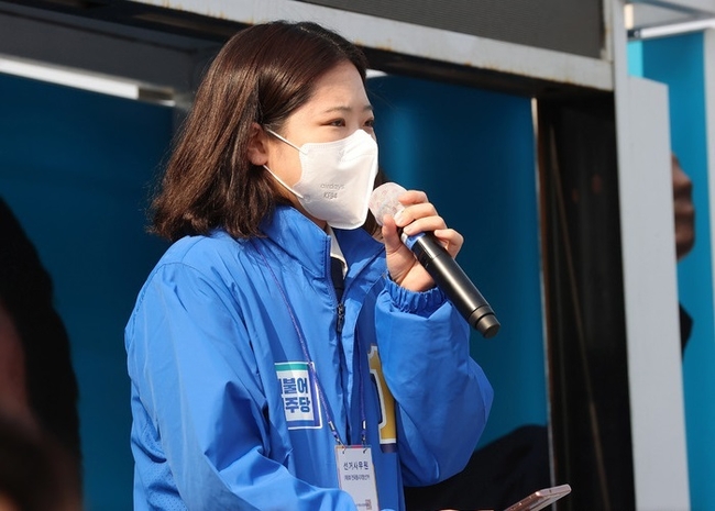 박지현 더불어민주당 공동비대위원장이 지난 19일 오전 인천 선거대책위원회 출정식이 열린 인천 계양역 광장에서 지지를 호소하고 있다.(사진=뉴시스 제공)
