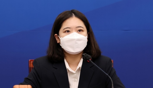 박지현 더불어민주당 공동비대위원장이 11일 국회에서 열린 비상대책위원회 회의에서 발언하고 있다.(사진=뉴시스 제공)