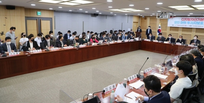 성일종 국민의힘 정책위의장이 24일 서울 여의도 국회의원회관에서 열린 디지털 자산기본법 제정과 코인 마켓 투자자보호 대책 긴급 당정 간담회에서 발언을 하고 있다.(사진=뉴시스 제공)