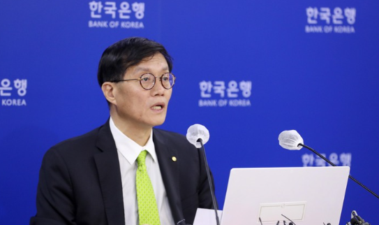이창용 한국은행 총재가 26일 오전 서울 중구 한국은행에서 열린 통화정책방향 기자간담회에서 발언을 하고 있다. 한은 금융통화위원회는 이날 기준금리를 연 1.50%에서 1.75%로 0.25%포인트 인상했다.(사진=뉴시스 제공)