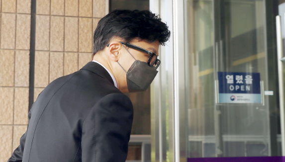 한동훈 법무부 장관이 지난 3일 오전 경기 과천 정부청사 법무부로 출근하고 있다.(사진=뉴시스 제공)