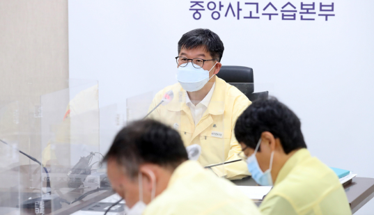 이기일 중앙재난안전대책본부 1총괄조정관(보건복지부 제2차관)이 지난 11일 오전 정부세종청사에서 열린 코로나19 대응 중대본 회의에서 모두발언을 하고 있다.(사진=뉴시스 제공)
