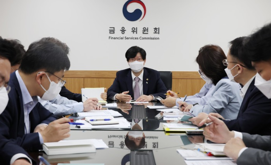 김소영 금융위원회 부위원장이 8일 오전 서울 정부서울청사에서 금융위 간부들과 회의를 주재하고 있다. (사진=금융위원회 제공)
