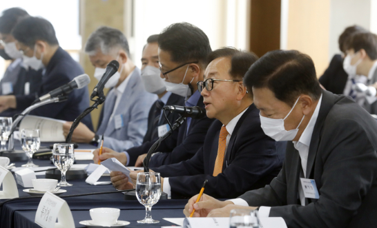 지난달 25일 서울 프레스센터에서 한국경영자총협회 주최로 열린 제4차 중대재해 예방 산업안전포럼에서 이동근 한국경영자총협회 부회장이 발언하고 있다.(사진=뉴시스 제공)