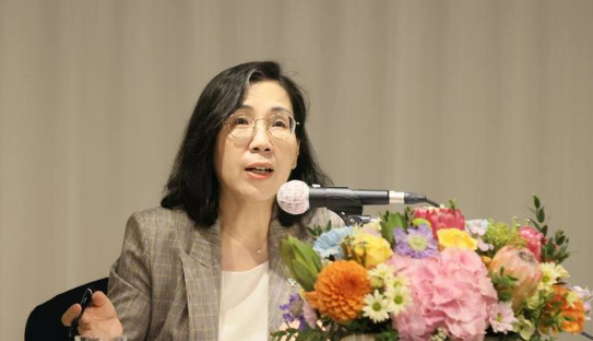 김현숙 여성가족부 장관이 16일 오후 서울 종로구 세종문화회관에서 출입기자단 간담회를 열고 기자들의 질문에 답변하고 있다. (사진=여성가족부 제공) 
