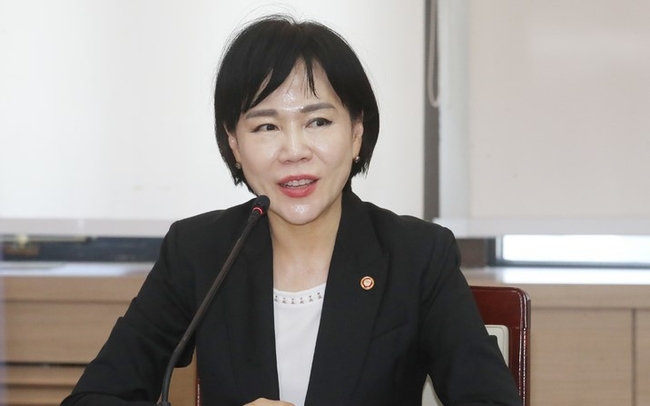  전현희 국민권익위원장이 지난 16일 서울 종로구 정부서울청사에서 열린 청렴윤리경영 정책자문단 간담회에 참석해 발언하고 있다. 