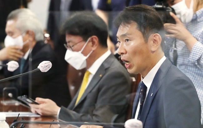  이복현 금융감독원장이 20일 오전 서울 중구 은행회관에서 열린 은행장 간담회에서 발언을 하고 있다. (사진=뉴시스 제공)