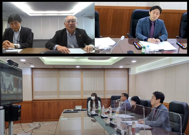 13일 윤형중(사진 위 오른쪽) 한국공항공사 사장과 스즈키 히사야스 일본공항빌딩㈜ 부사장이 김포-하네다 노선의 본격재개 준비사항과 상호 협력을 위한 긴급회의를 열고 있다. (사진=한국공항공사 제공)