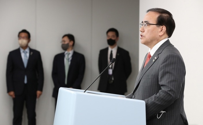 김성한 국가안보실장이 22일 서울 용산 대통령실 청사에서 윤석열 대통령 나토 정상회의 순방 관련 브리핑을 하고 있다.(사진=뉴시스 제공)