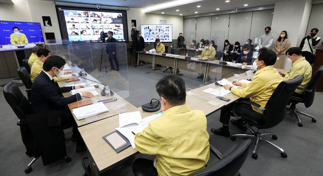 사진=뉴시스 제공(오세훈 서울시장이 21일 중대재해처벌법 관련 준비사항 점검회에서 발언하고 있다)