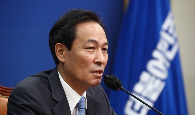  우상호 더불어민주당 비상대책위원장이 지난 26일 서울 여의도 국회에서 열린 기자간담회에서 발언하고 있다.(사진=뉴 시스 제공)