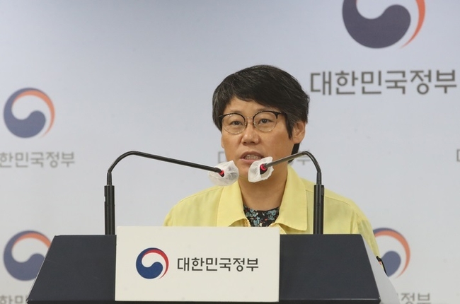 박향 중앙사고수습본부 방역총괄반장이 지난달 17일 오전 서울 종로구 정부서울청사에서 열린 코로나19 중앙재난안전대책본부(중대본) 정례브리핑에서 감염 취약시설 방역조치 개편 방안에 대해 브리핑하고 있다. (사진=뉴시스 제공)