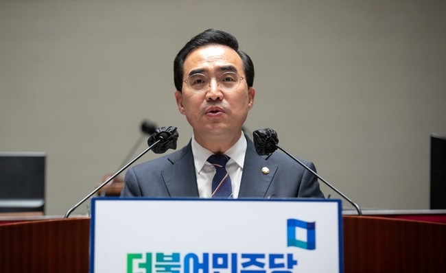 박홍근 더불어민주당 원내대표가 4일 국회 예결위회의장에서 열린 의원총회에 참석해 발언을 하고 있다. (사진=뉴시스 제공)