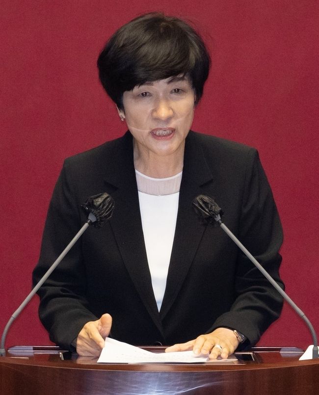 김영주 신임 국회부의장이 4일 오후 서울 여의도 국회에서 열린 제398회 국회(임시회) 제1차 본회의에서 당선 인사를 하고 있다.(사진=뉴시스 제공)