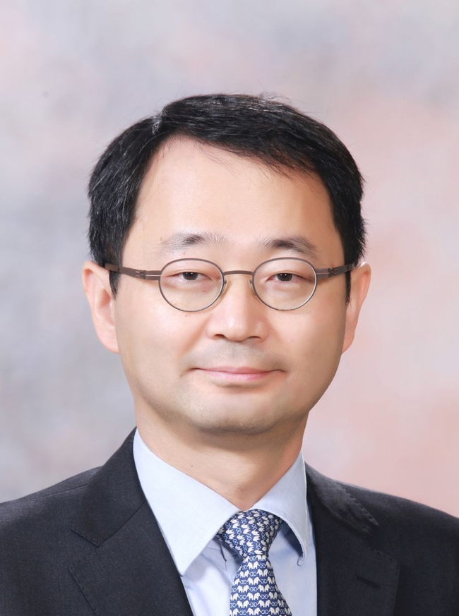 사진=뉴시스 제공(윤석열 대통령이 4일 공정거래위원장으로 지명한 송옥렬 서울대 법학전문대학원 교수)