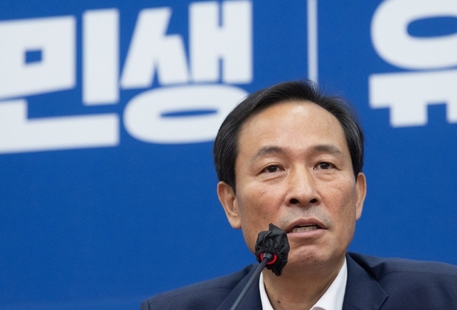 우상호 더불어민주당 비상대책위원장이 6일 서울 여의도 국회에서 비공개 당무위원회를 마친 후 기자간담회를 하고 있다. (사진=뉴시스 제공)