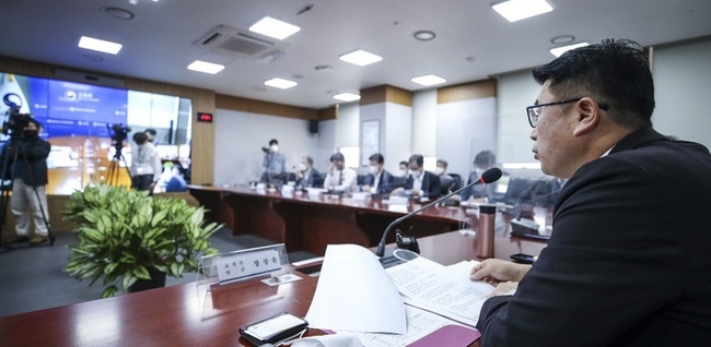  장상윤 교육부 차관이 지난달 15일 세종시 정부세종청사 교육부에서 열린 반도체 인재양성 특별 미션팀 제1차 회의에서 모두발언을 하고 있다. (사진=뉴시스 제공)