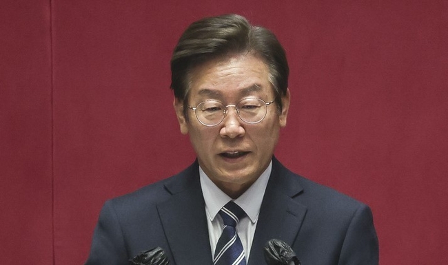  6.1 재보궐선거에서 당선된 이재명 더불어민주당 의원이 지난 4일 서울 여의도 국회에서 열린 제398회 국회(임시회) 제01차 본회의에서 인사말을 하고 있다. (공동취재사진)