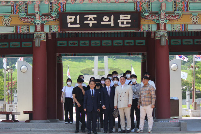 민주당 최고위원 출마 선언을 한 이현주 더불어민주당 최고위원 예비후보(이하 후보)가 지난 19일 첫 공식 일정으로 광주를 방문했다고 밝혔다.