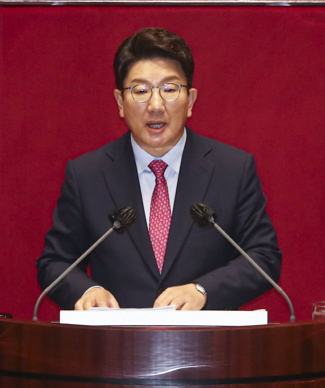 권성동 국민의힘 당대표 직무대행 겸 원내대표가 21일 서울 여의도 국회에서 열린 본회의에서 교섭단체 대표연설을 하고 있다. (공동취재사진)