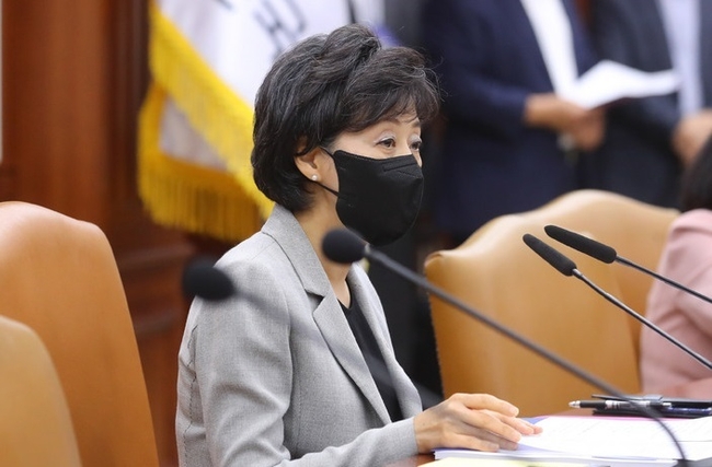 박순애 사회부총리 겸 교육부 장관이 21일 오후 서울 종로구 정부서울청사에서 열린 제1차 사회관계장관회의에 참석해 발언하고 있다.(사진=뉴시스 제공)