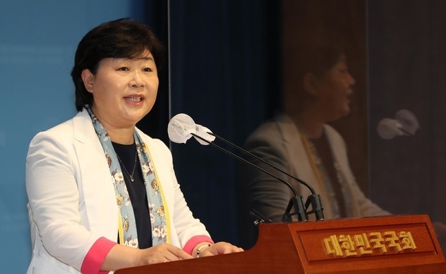 더불어민주당 '윤석열 정권 경찰장악 저지 대책단' 단장 서영교 의원이 지난 24일 서울 여의도 국회 소통관에서 '경찰서장 회의에 대한 경찰 대응 관련' 기자회견을 하고 있다. (사진=뉴시스 제공)
