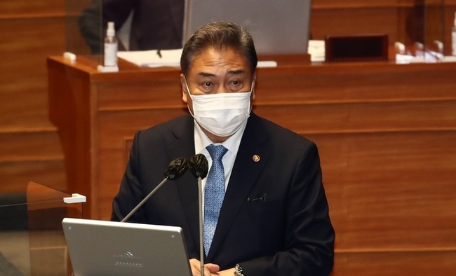박진 외교부 장관이 25일 서울 여의도 국회 본회의장에서 열린 정치·외교·통일·안보 분야 대정부질문에서 의원들의 질문에 답변하고 있다.(사진=뉴시스 제공)