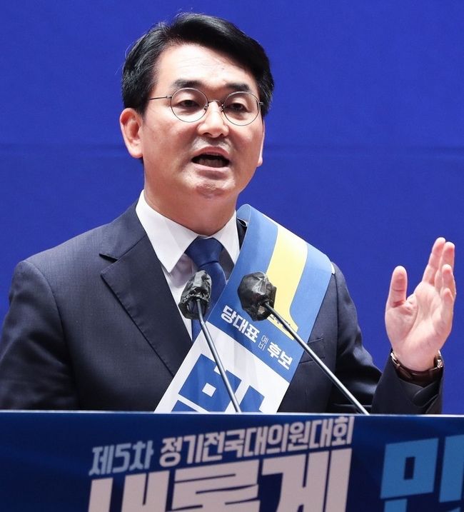 박용진 더불어민주당 당대표 예비후보가 28일 오후 서울 여의도 국회 의원회관에서 열린 더불어민주당 당대표 및 최고위원 선출을 위한 예비경선대회에서 정견 발표를 하고 있다. (공동취재사진)