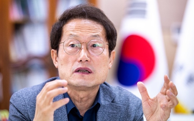 조희연 서울시교육감이 지난 2일 오후 서울 종로구 서울시교육청 집무실에서 인터뷰를 하고 있다. (사진=뉴시스)