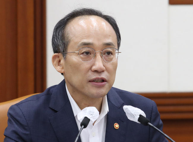 추경호 경제부총리 겸 기획재정부 장관이 8일 오전 서울 종로구 정부서울청사에서 열린 비상경제장관회의를 주재하며 발언하고 있다. (사진=뉴시스 제공)